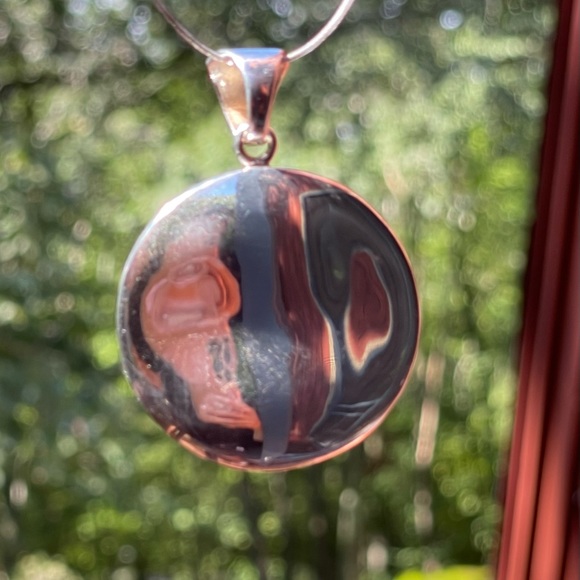 Retired Silpada Sterling Silver Large Wavy Disc Pendant S1123 - Picture 4 of 4